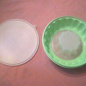 Tupperware Jello Mold Bundt Ring Mint Green
